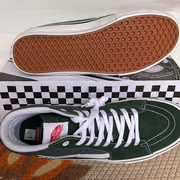Vans WMNS Skate Sk8-Hi
Mountain View
VN0A5FCCBD6
Sneakers - Picture 4 of 16